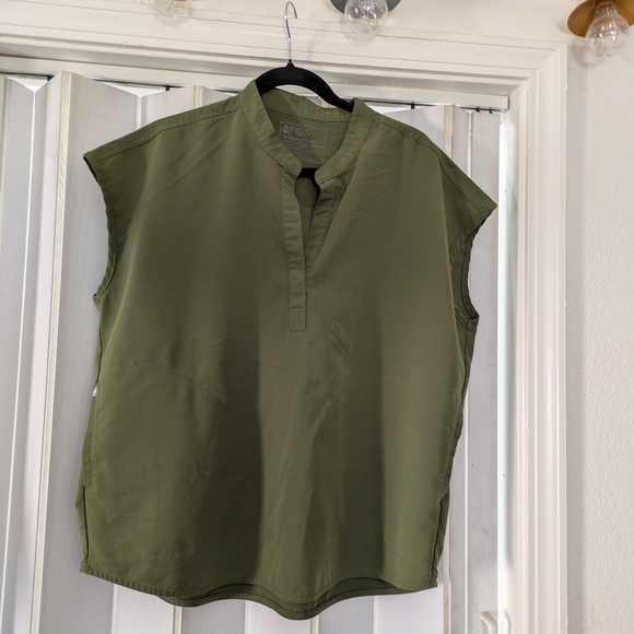 Figs Tops - Figs Forest Green Sleeveless Scrub Top 2 Front Pockets Sz L